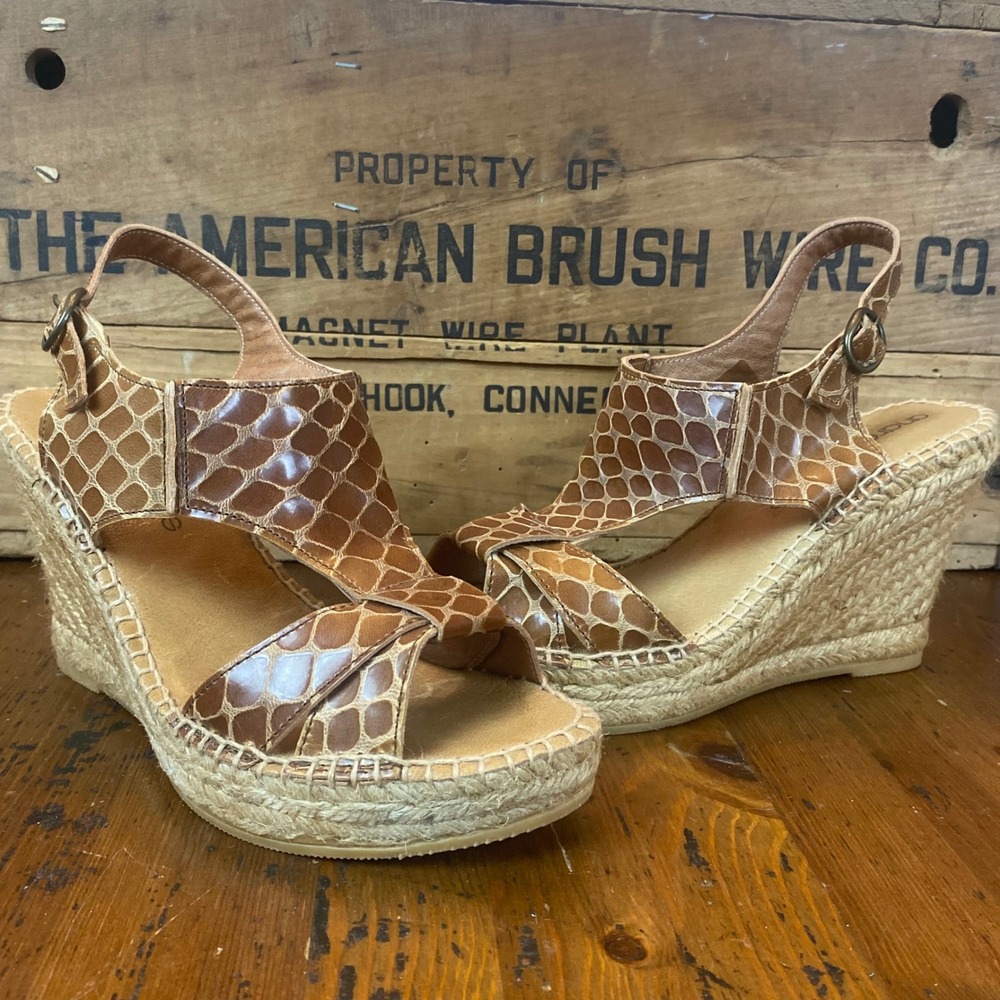 Andre Assous Women's 9 Tan Brown Snake Print Espadrille Wedge Sandals Size 39‎